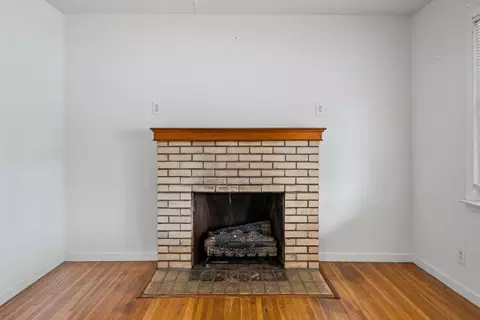 Living - 1667 Mcwhorter Rd, Cunningham, TN 37052 photo 2 of 8
