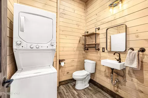 518 Ski Mountain Rd, Gatlinburg, TN 37738