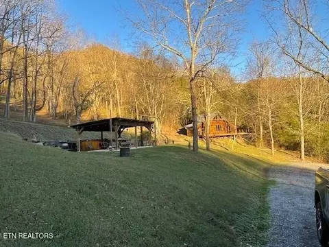 360 Spurlock Hollow Ln, Gainesboro, TN 38562