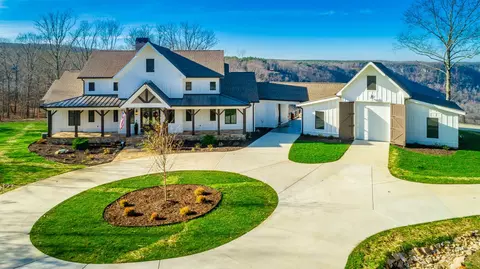 557 High Point Ln, Jasper, TN 37347