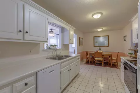 Kitchen - 234 Eagle View Dr, Ringgold, GA 30736 photo 2 of 2