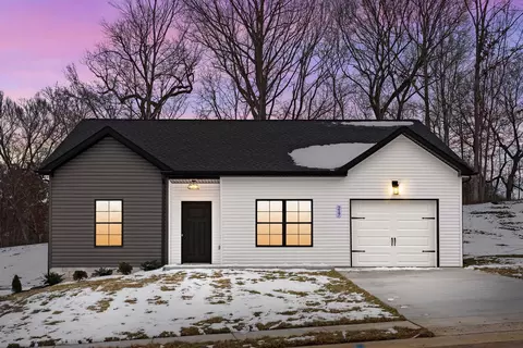 217 Wayne Hall Rd, Clarksville, TN 37040