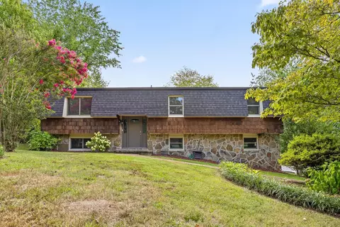 1302 Rockdale Ln, Hixson, TN 37343