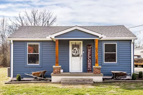 145 New Deal Potts Rd, Cottontown, TN 37048