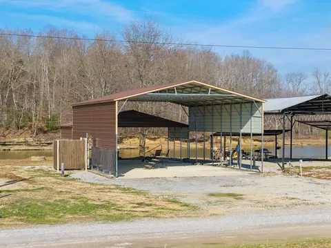 0 Ds Cv, Decaturville, TN 38329