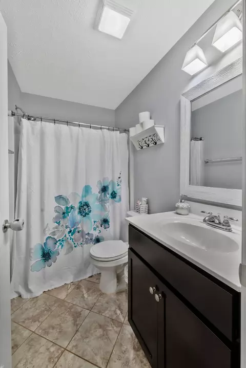 Bath - 1043 Berra Dr, Springfield, TN 37172 photo 2 of 3