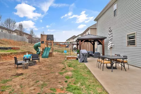 Exterior - 1043 Berra Dr, Springfield, TN 37172 photo 5 of 6