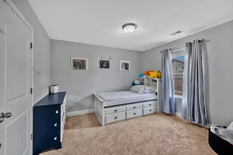 Bedroom - 1043 Berra Dr, Springfield, TN 37172 photo 3 of 5