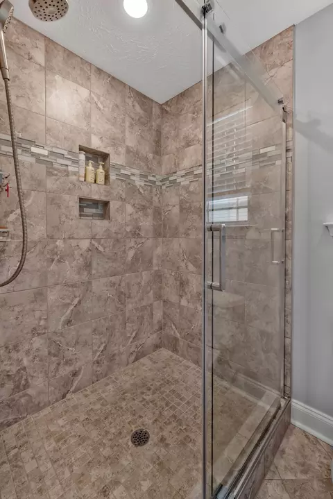 Bath - 1043 Berra Dr, Springfield, TN 37172 photo 3 of 3