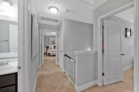 Entry Way - 1043 Berra Dr, Springfield, TN 37172 photo 1 of 2
