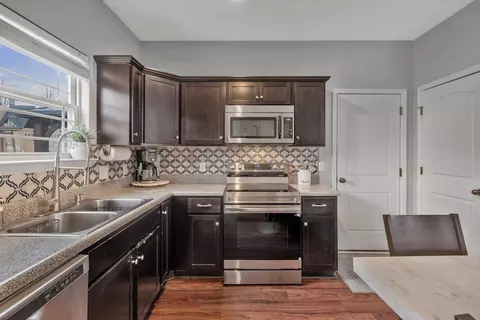 Kitchen - 1043 Berra Dr, Springfield, TN 37172 photo 3 of 3
