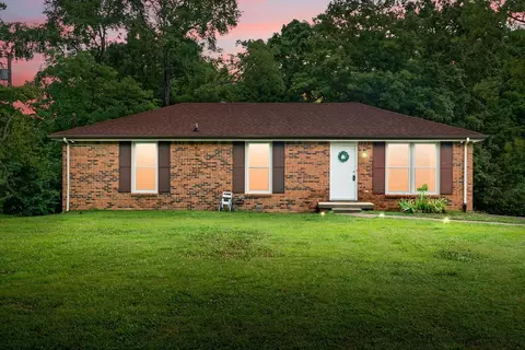 305 Barry Dr, Clarksville, TN 37040