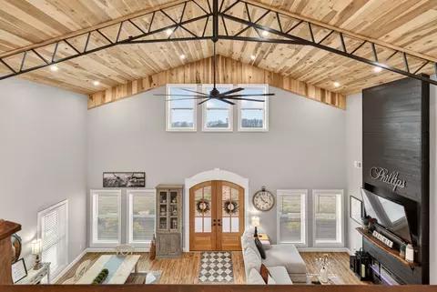 Entry Way - 136 Pepper Rd, Taft, TN 38488 photo 11 of 12