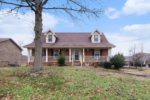 318 Windrush Dr, Clarksville, TN 37042