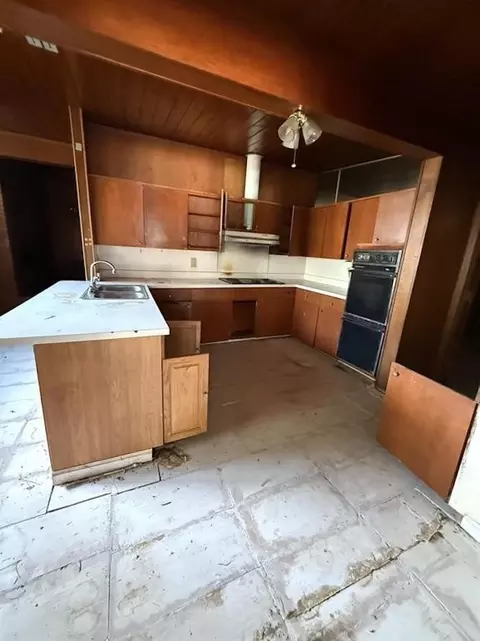 Kitchen - 1534 E Raines Rd, Memphis, TN 38116 photo 1 of 1