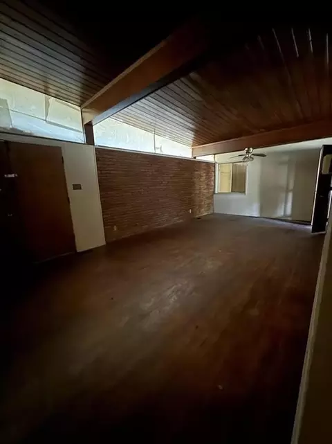 Living - 1534 E Raines Rd, Memphis, TN 38116 photo 2 of 2