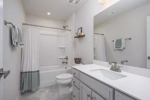 Bath - 3232 Firerock Dr, Murfreesboro, TN 37128 photo 2 of 2