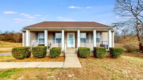 1016 Deerfield Dr, Chapmansboro, TN 37035