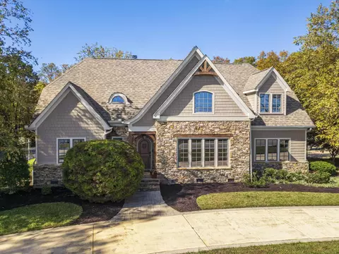 2103 E Brow Rd, Signal Mountain, TN 37377