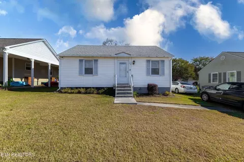 109 Lee Dr, Lenoir City, TN 37771