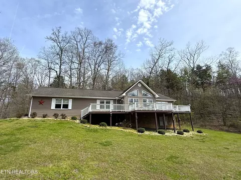 1038 Autumn Leaf Dr, Newport, TN 37821