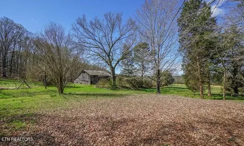 2223 Oak Grove Rd, Lenoir City, TN 37771