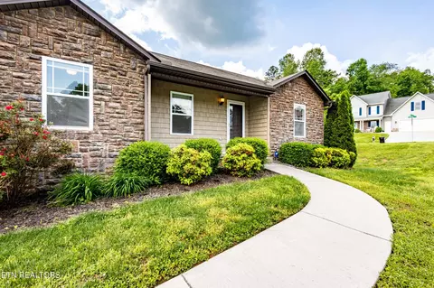 3524 Boulder Point Ln, Powell, TN 37849 photo 2