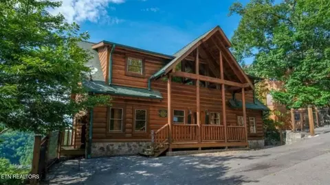 1012 Black Bear Cub Way, Sevierville, TN 37862
