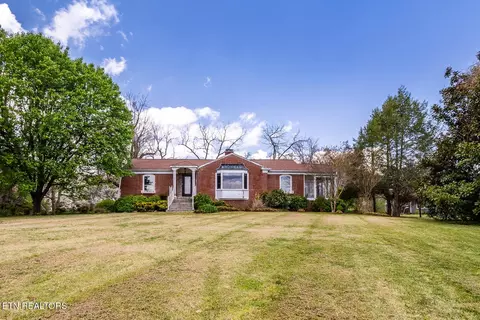 1905 E Westwood Dr, Maryville, TN 37803