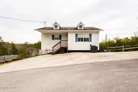 829 Union Crest Ct, Sevierville, TN 37876