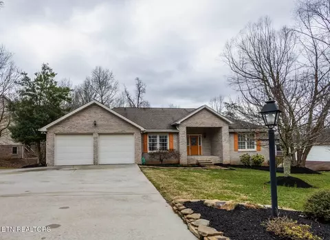 182 Country Walk Dr, Powell, TN 37849