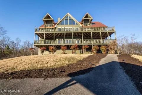 159 Spotted Fawn Ln, Dandridge, TN 37725