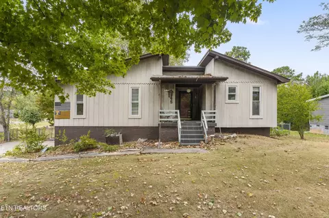 1445 Martha Dandridge Cir, Dandridge, TN 37725