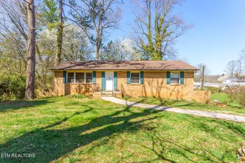 111 Cumberland View Dr, Oak Ridge, TN 37830