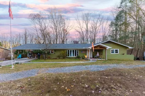 1005 W Outer Dr, Oak Ridge, TN 37830