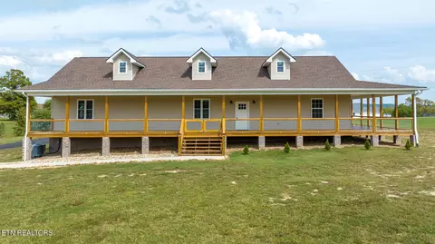 672 Deerwood Dr, Dandridge, TN 37725