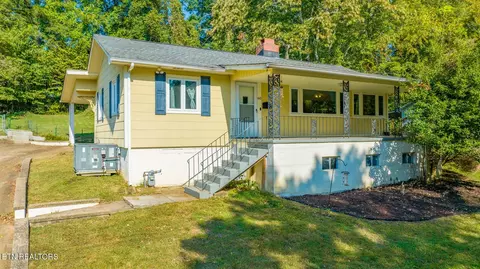60 Outer Dr, Oak Ridge, TN 37830