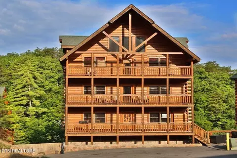 1106 Black Bear Cub Way, Sevierville, TN 37862