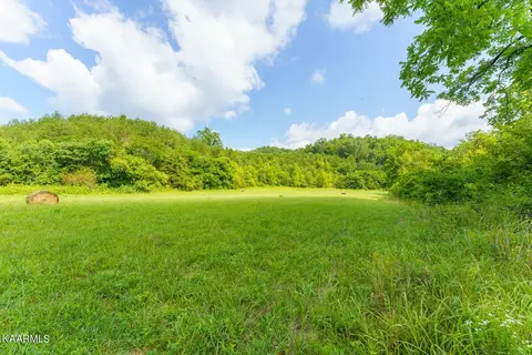 4975 Pearl Valley Rd, Sevierville, TN 37876