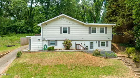 156 Outer Dr, Oak Ridge, TN 37830