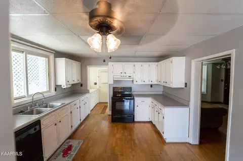 324 S Main Ave, Erwin, TN 37650 photo 5