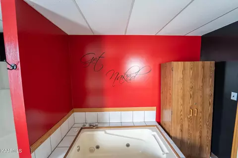 324 S Main Ave, Erwin, TN 37650 photo 11
