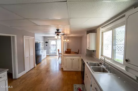 324 S Main Ave, Erwin, TN 37650 photo 8