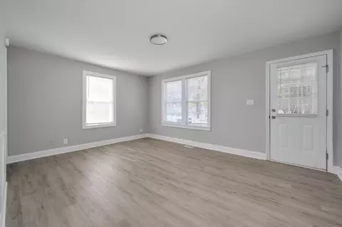 Living - 1024 Richard St, Springfield, TN 37172 photo 2 of 4