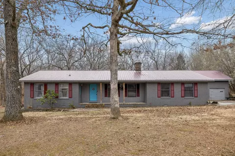 305 Oak Leaf Cir, Winchester, TN 37398