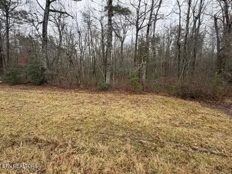 8 Cumberland Lakes Dr, Monterey, TN 38574