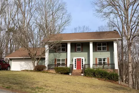 1809 Colonial Shores Dr, Hixson, TN 37343