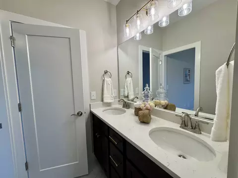 Bath - 5560 Sinclair Ct, Murfreesboro, TN 37127 photo 2 of 12