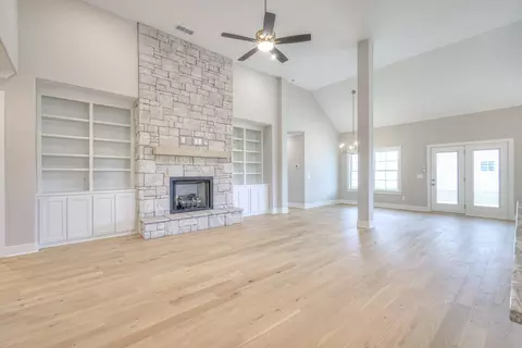 Living - 5560 Sinclair Ct, Murfreesboro, TN 37127 photo 5 of 9