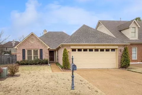 1102 Mirror Lake Ln, Cordova, TN 38018